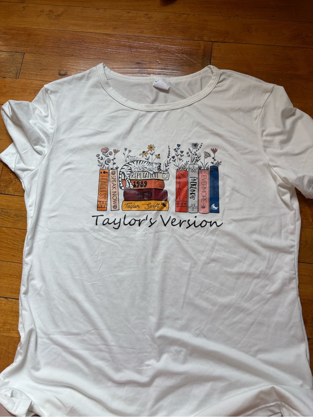 Taylor’s Version Shirt with Books and Cat Size M NWOT